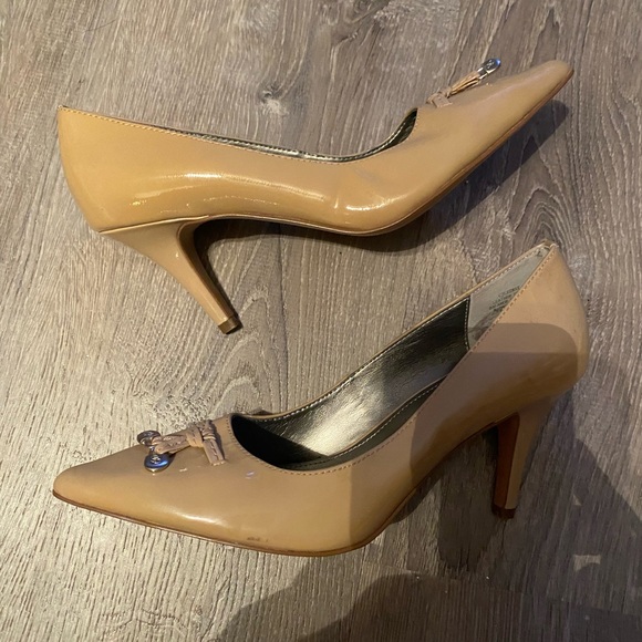 Joan & David Luxe nude 3” pumps with silver charms on each shoe size 7.5 - Picture 2 of 8